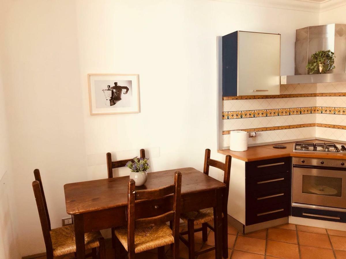 Palazzo Rota 3* Napoli