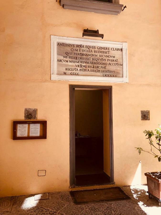 Palazzo Rota Napoli